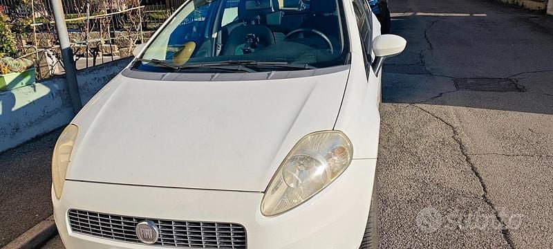 Bianco Usata 2009 Fiat Grande Punto Due volumi | 2100 € - Immagine 1/4