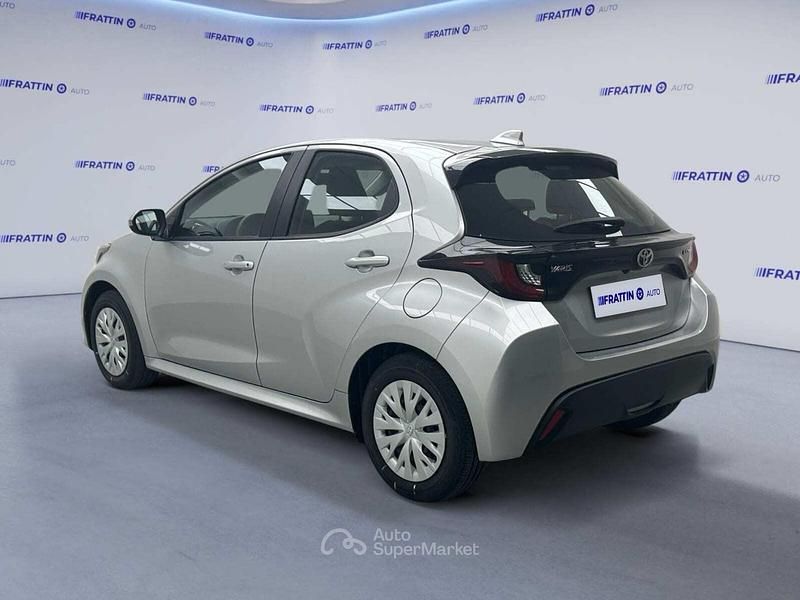 Usata Toyota Yaris Hybrid Active 92 CV (67 kW) 2025 Grigio Berlina