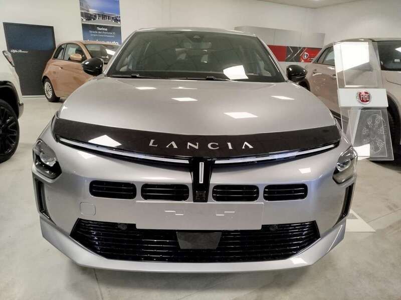 Nuova Lancia Ypsilon 101 CV (74 kW) 2025 Grigio Utilitaria