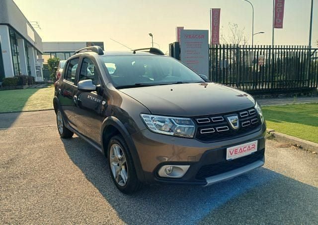 Usata Dacia Sandero Stepway 75 CV (55 kW) 2019 Bronzo Utilitaria