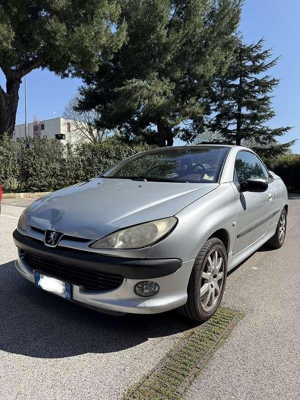 Usata Peugeot 206 CC 109 CV (80 kW) 2002 Cabrio