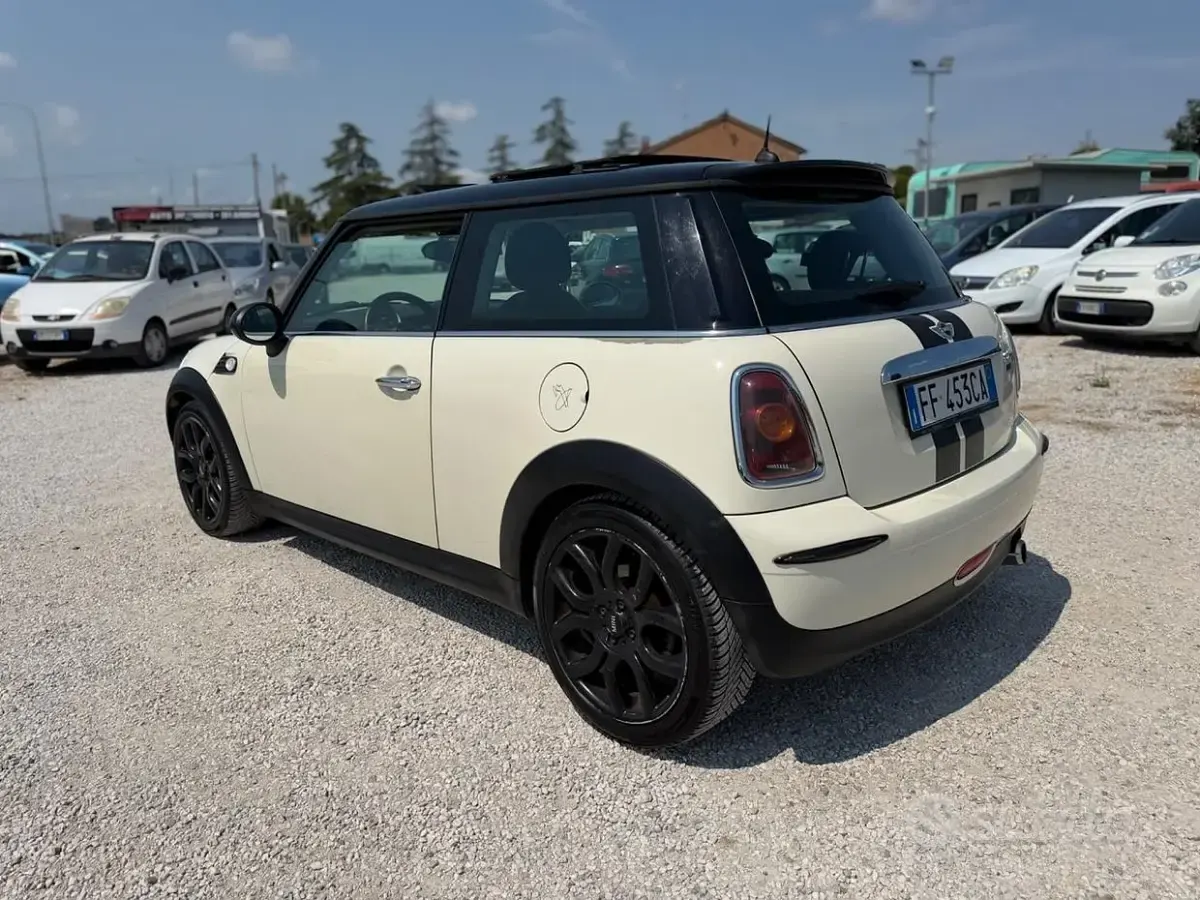 Usata Mini Cooper D Chili 109 CV (80 kW) 2008 Bianco Utilitaria