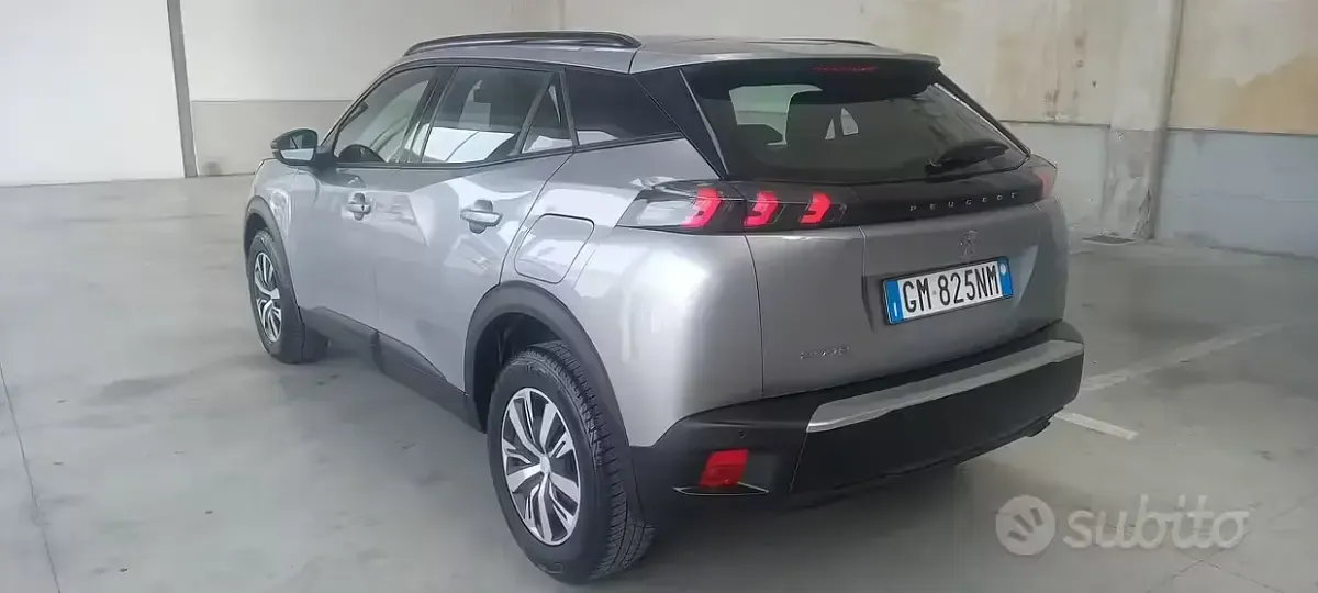Usata Peugeot 2008 Active 101 CV (74 kW) 2022 Grigio SUV