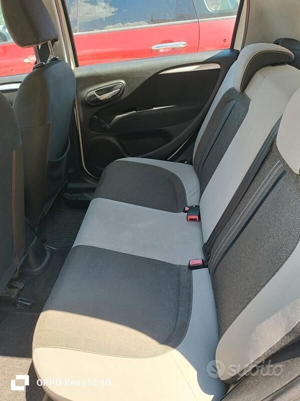 Usata Fiat Punto 77 CV (56 kW) 2012 Bianco Utilitaria