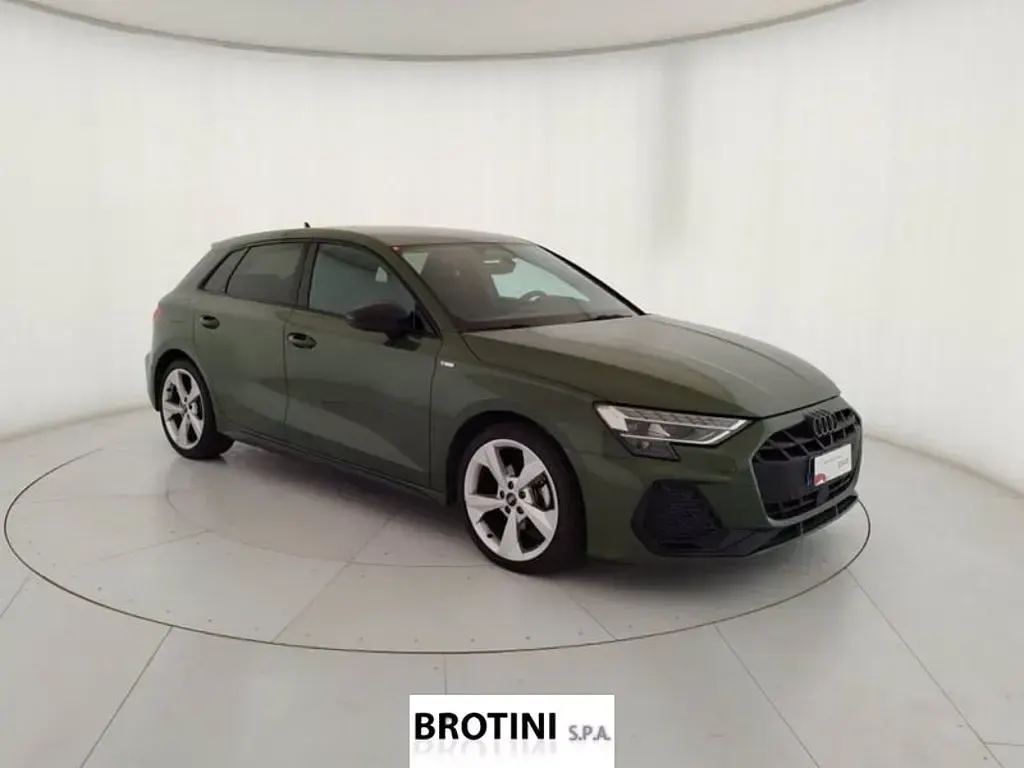 Usata Audi A3 S-Line 150 CV (110 kW) 2025 Verde Berlina