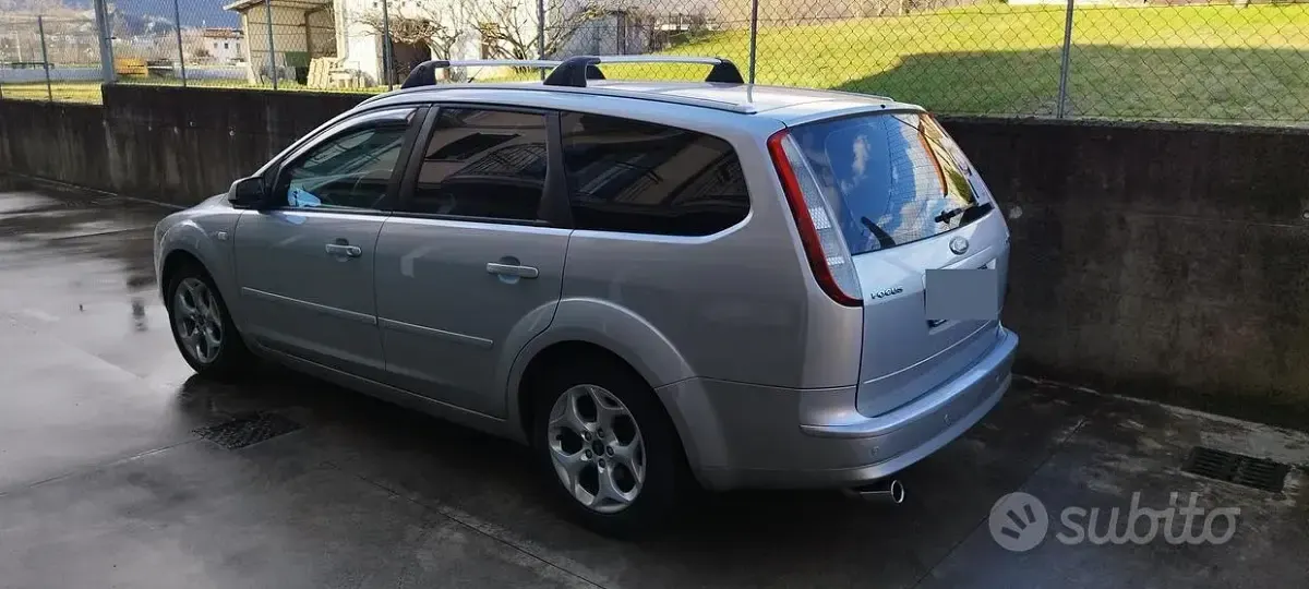 Usata Ford Focus 90 CV (66 kW) 2007 Grigio Station wagon