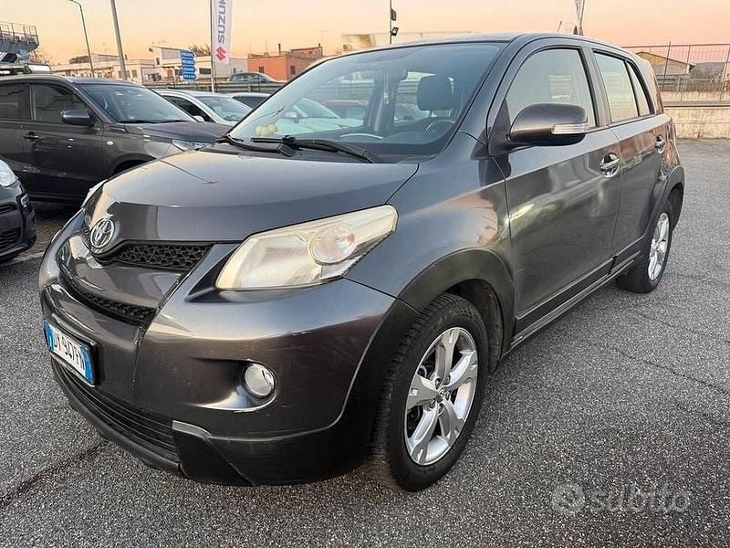 Grigio Usata 2009 Toyota Urban Cruiser Sol SUV | 5500 € (Ottimo prezzo) - Immagine 1/4