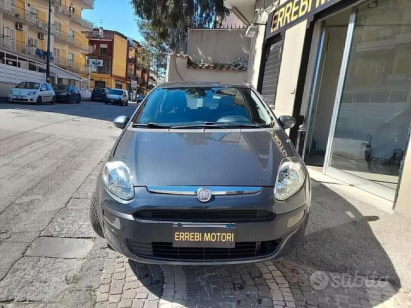 Usata Fiat Punto Dynamic 95 CV (69 kW) 2011 Grigio Utilitaria