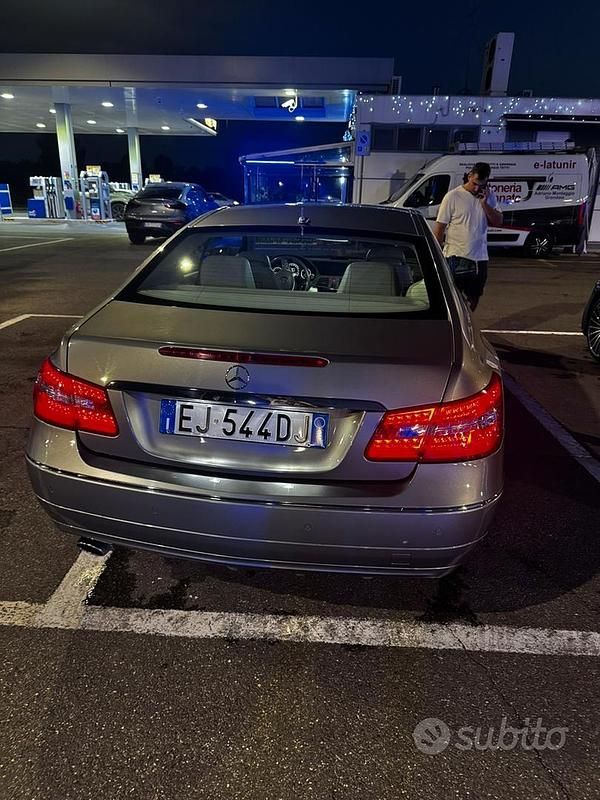 Gebraucht Mercedes E220 170 PS (125 kW) 2011 Grau Coupé