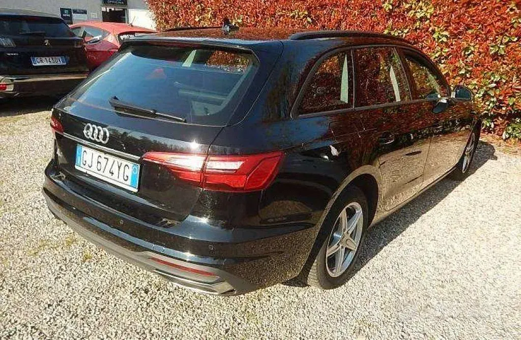 Begagnad Audi A4 Business 136 HK (100 kW) 2022 Svart Kombi