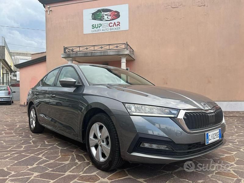 Usata Skoda Octavia Executive 116 CV (85 kW) 2022 Grigio scuro Berlina