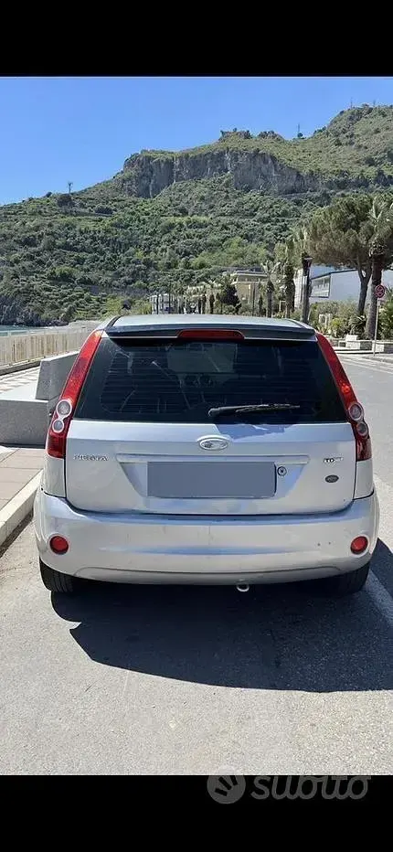 Usata Ford Fiesta 68 CV (50 kW) 2008 Grigio Utilitaria