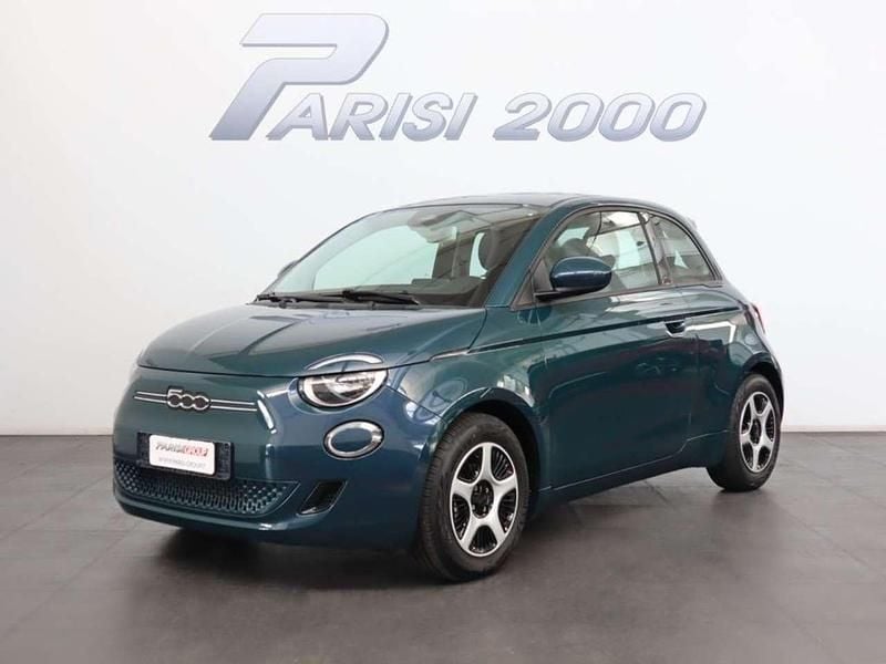 Usata Fiat 500e Action 69 kW (95 CV) 2022 Ocean green Utilitaria