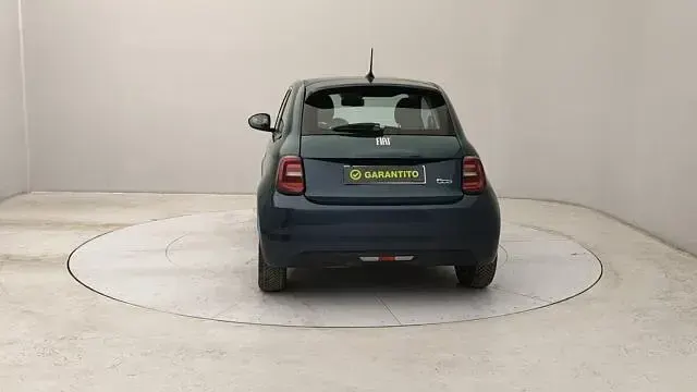 Begagnad Fiat 500e Icon 86 kW (118 HK) 2020 Grön Halvkombi