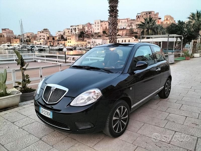 Usata Lancia Ypsilon 77 CV (56 kW) 2010 Nero Utilitaria