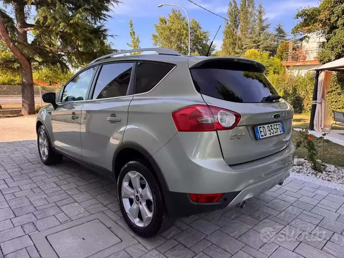 Usata Ford Kuga Titanium 163 CV (119 kW) 2010 Beige SUV