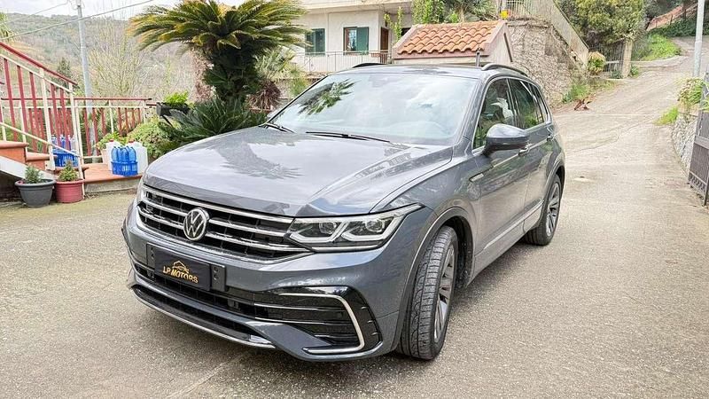 Usata VW Tiguan R-line 150 CV (110 kW) 2021 Grigio SUV