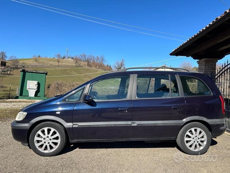 Usata Opel Zafira 97 CV (71 kW) 2003 Nero Monovolume