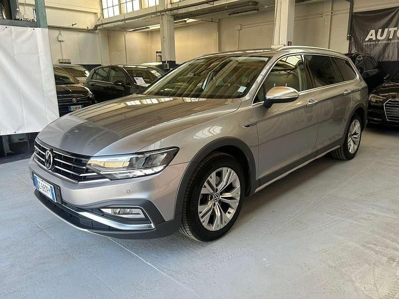 Usata VW Passat Alltrack 200 CV (147 kW) 2021 Argento Station wagon
