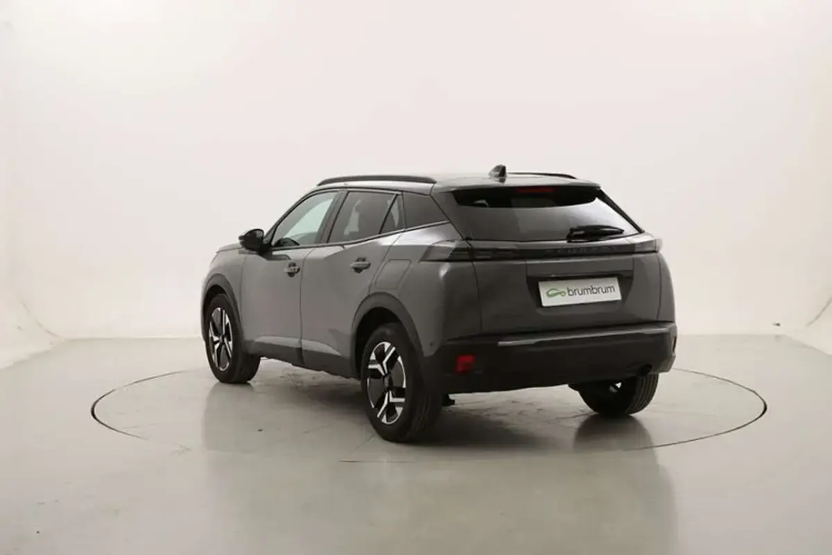 Usata Peugeot 2008 Allure 102 CV (75 kW) 2025 Grigio SUV