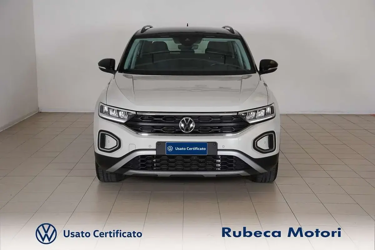 Usata VW T-Roc Life 110 CV (80 kW) 2023 Beige SUV