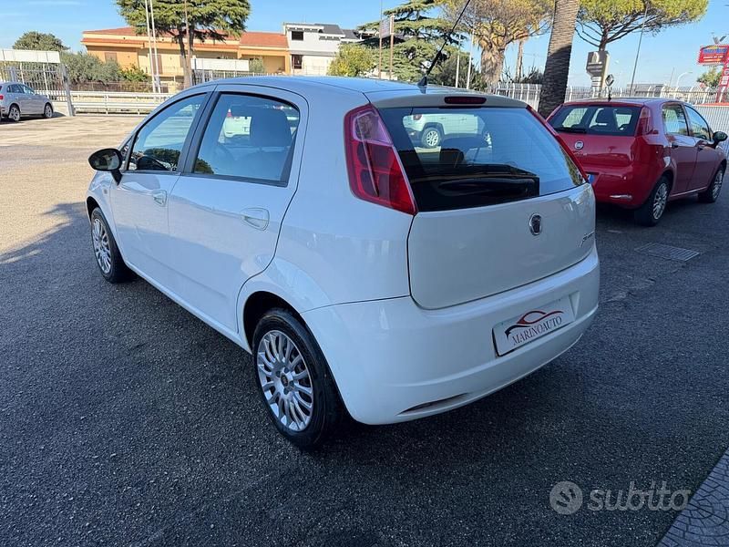 Usata Fiat Grande Punto Dynamic 77 CV (56 kW) 2009 Bianco Utilitaria
