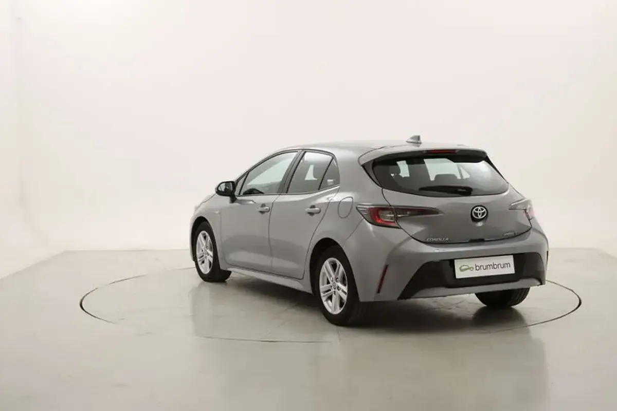 Usata Toyota Corolla Hybrid Business Edition 122 CV (89 kW) 2022 Grigio Berlina