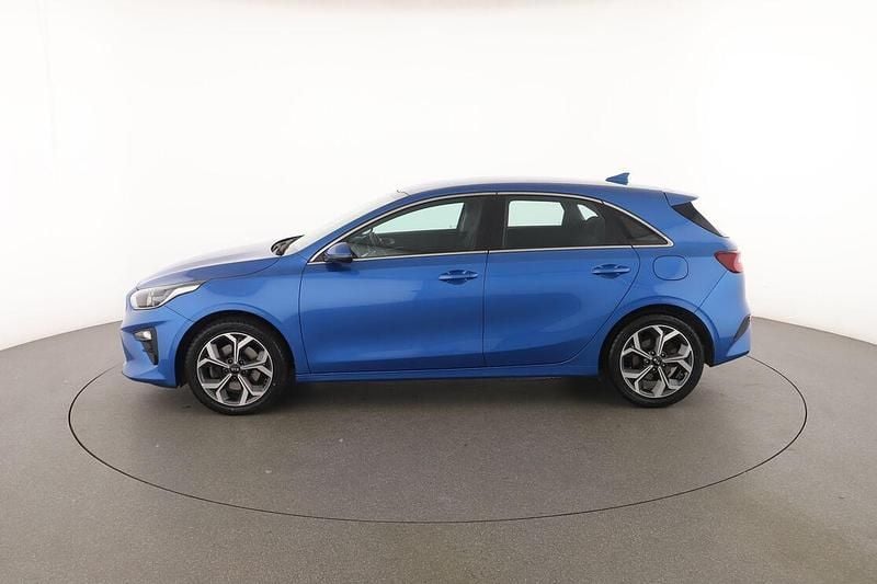 Begagnad Kia Ceed 116 HK (85 kW) 2021 Blå Halvkombi