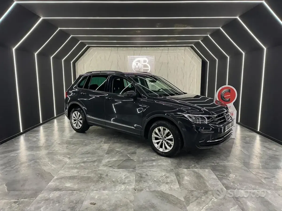 Usata VW Tiguan Elegance 150 CV (110 kW) 2023 Grigio SUV