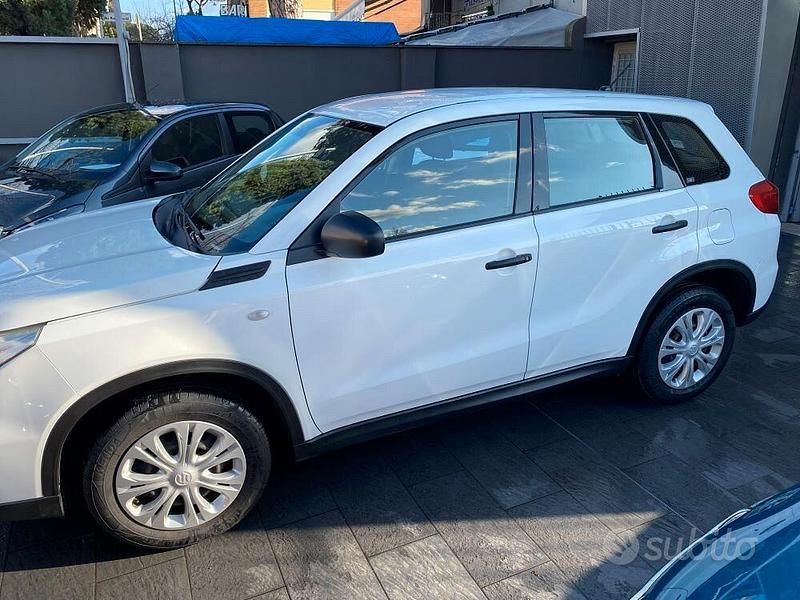 Usata Suzuki Vitara Cool 120 CV (88 kW) 2017 Bianco SUV