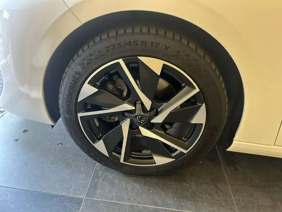 Usata Peugeot 308 SW Allure 131 CV (96 kW) 2023 Bianco banchisa Station wagon