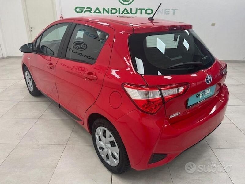 Usata Toyota Yaris Hybrid Lounge 101 CV (74 kW) 2019 Rosso Berlina