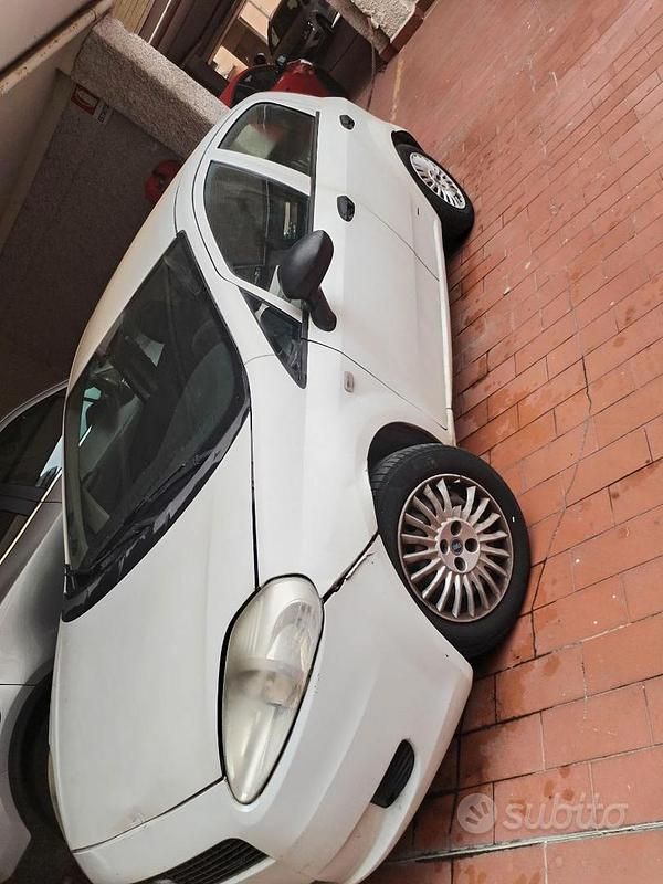 Usata Fiat Punto 75 CV (55 kW) 2007 Bianco Utilitaria