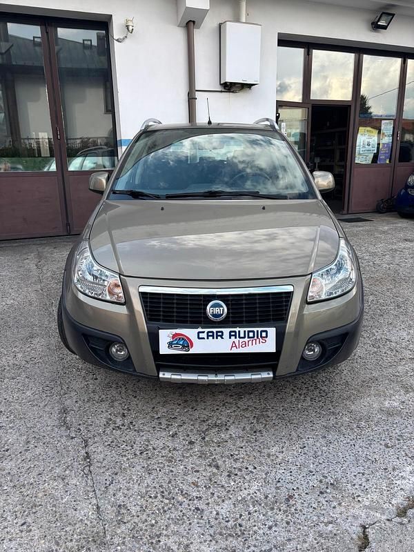 Usata Fiat Sedici Dynamic 107 CV (78 kW) 2007 Oro SUV