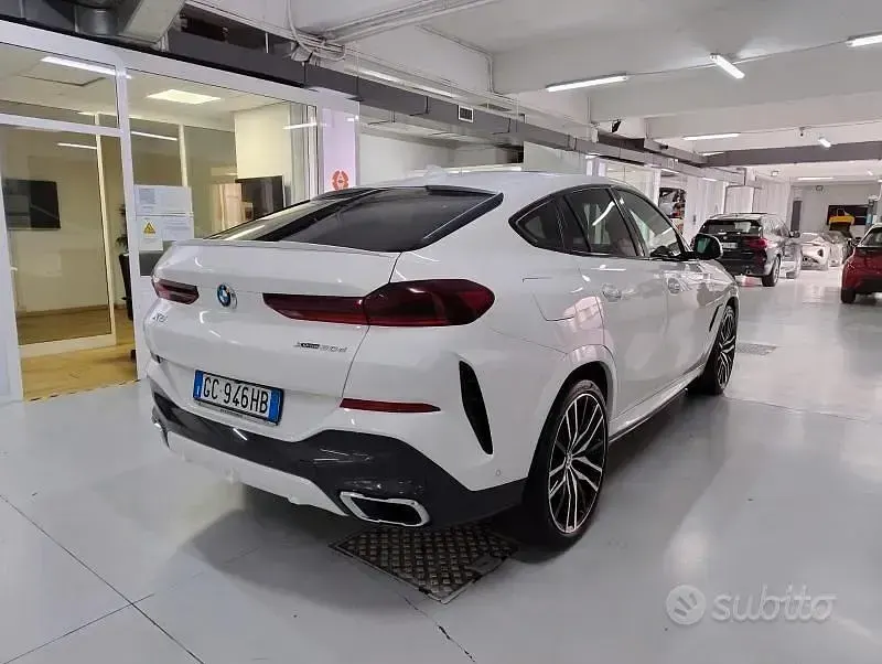 Usata BMW X6 M Sport 265 CV (194 kW) 2021 Bianco / pastello SUV