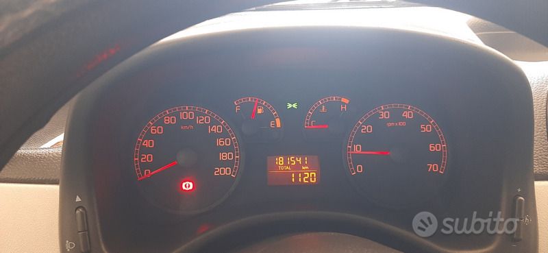 Blu Usata 2004 Fiat Punto Due volumi | 2000 € (Cara) - Immagine 1/4