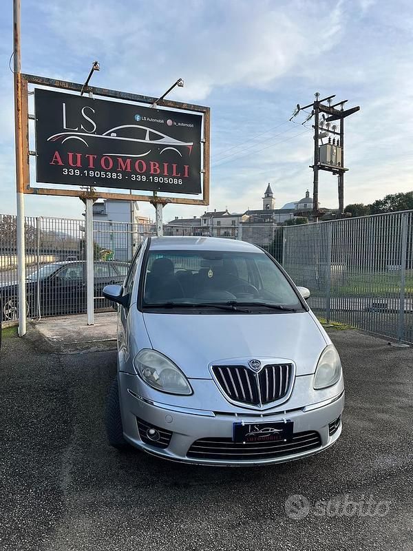 Usata Lancia Musa S 95 CV (69 kW) 2010 Grigio Monovolume