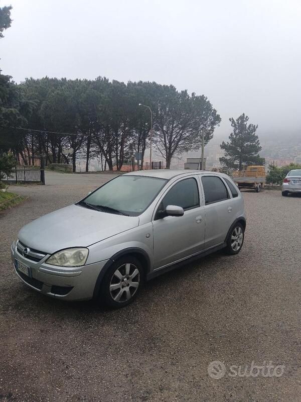 Usata Opel Corsa 2005 Grigio Berlina