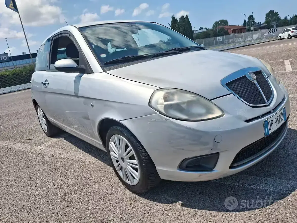 Usata Lancia Ypsilon 60 CV (44 kW) 2008 Grigio Utilitaria
