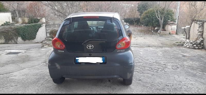 Usata 2006 Toyota Aygo Due volumi | 2800 € (Buon prezzo) - Immagine 1/4