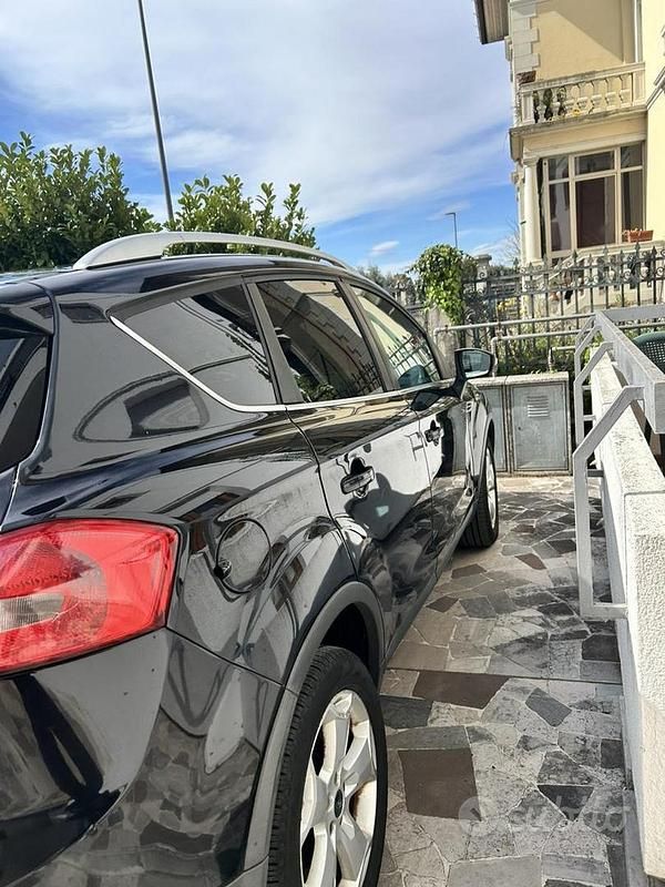 Usata Ford Kuga 136 CV (100 kW) 2010 Nero SUV