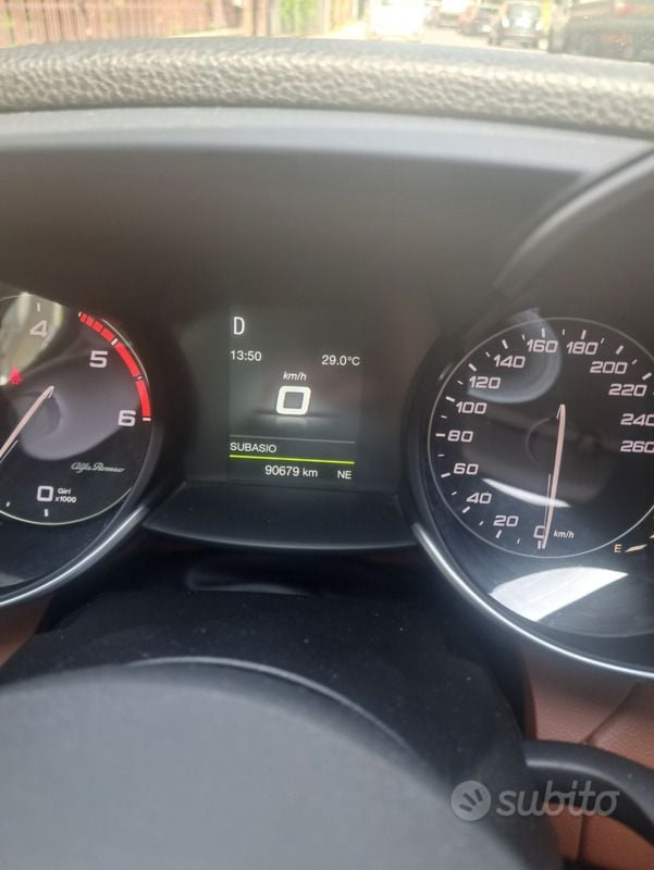 Usata Alfa Romeo Giulia 180 CV (132 kW) 2018 Grigio Berlina