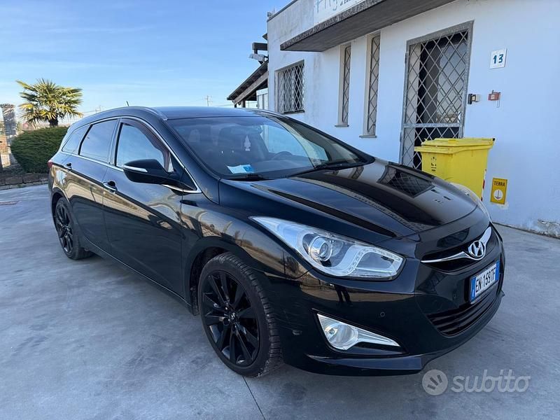 Nero Usata 2013 Hyundai i40 Station wagon | 3200 € (Buon prezzo) - Immagine 1/4