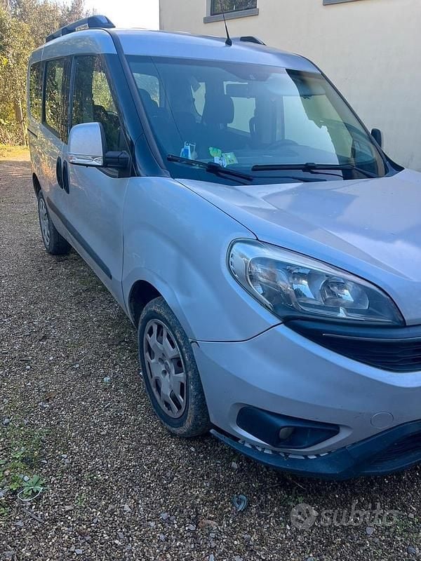 Usata Fiat Doblò 100 CV (73 kW) 2015 Grigio Monovolume