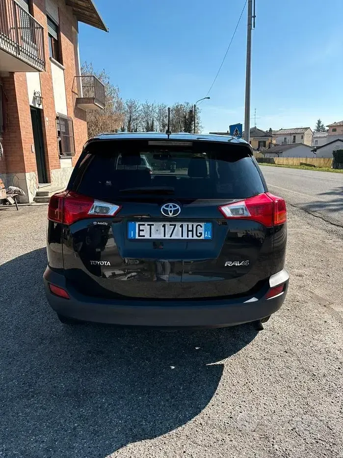Usata Toyota RAV4 124 CV (91 kW) 2014 Nero SUV