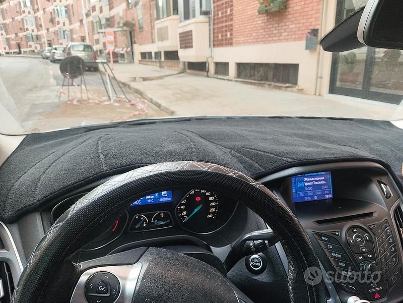 Begagnad Ford Focus 116 HK (85 kW) 2012 Vit Kombi