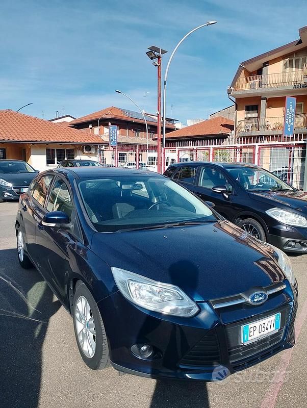 Usata Ford Focus Titanium 115 CV (84 kW) 2013 Blu Berlina