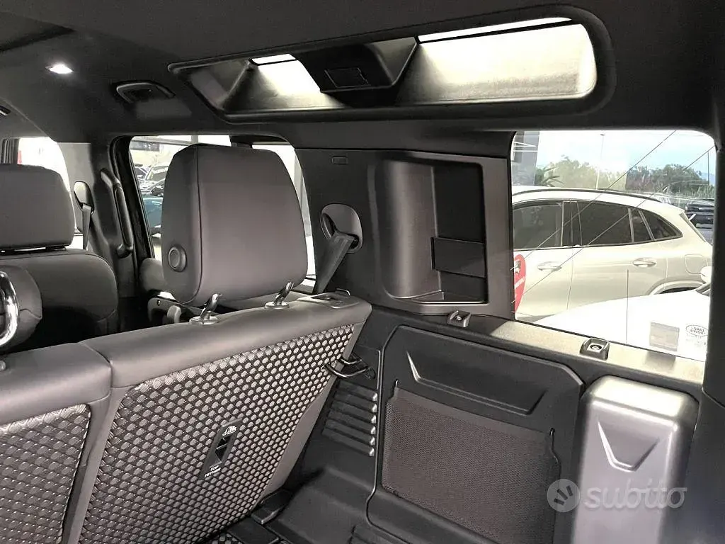 Nuova Land Rover Defender SE Dynamic 200 CV (147 kW) 2026 Beige SUV