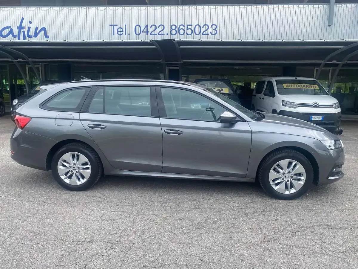 Usata Skoda Octavia Executive 116 CV (85 kW) 2023 Grigio Station wagon