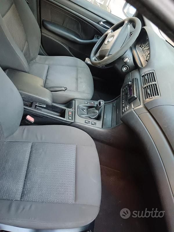 Usata BMW 318 116 CV (85 kW) 2002 Blu Berlina